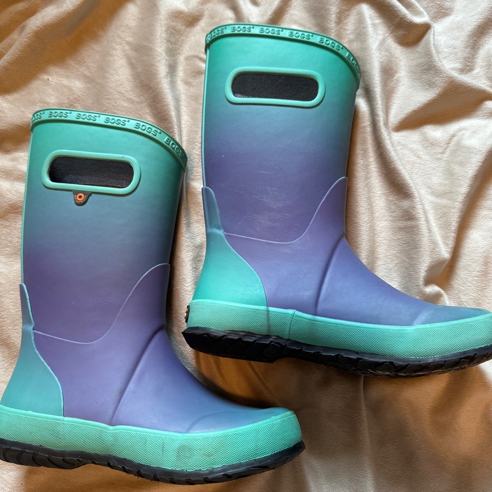 BOGS kids rain boots